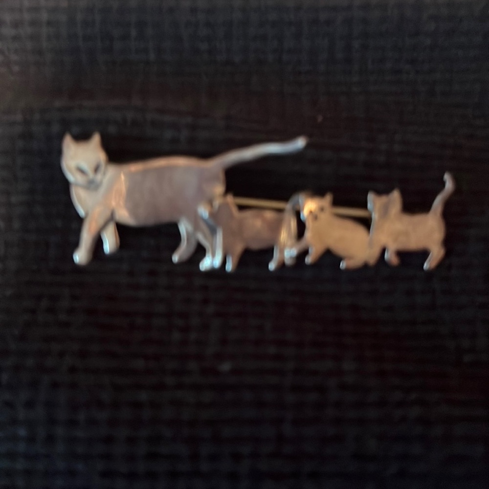 Cat pin